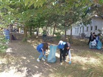Agri'da Gençlik Merkezi Gönüllüleri Çevre Temizligi Yapti