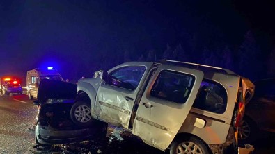 Anadolu Otoyolu'nda Zincirleme Kazada 11 Araç Birbirine Girdi Açiklamasi 6 Yarali