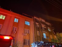 Antalya'da Çati Kati Alev Alev Yandi, Mahalleli Sokaga Döküldü