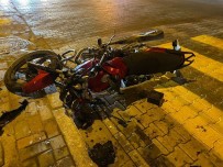 Gönen'de Motosiklet Ile Otomobil Çarpisti Açiklamasi 1 Yarali