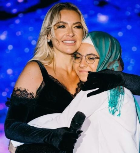 Hadise'den hayranıyla paylaşım