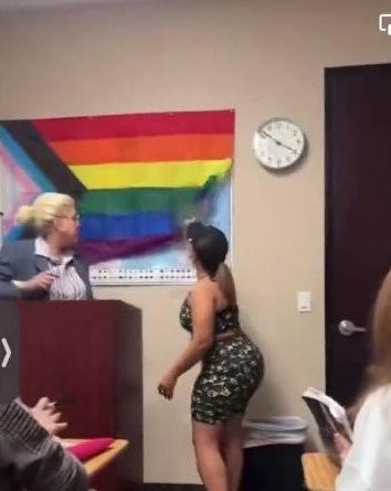 ABD'li anne sınıftaki LGBT bayrağını çöpe attı: Oğlumu bir adam olarak yetiştirmek istiyorum