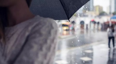 2 ile kuvvetli sağanak uyarısı! Bugün hava nasıl olacak?