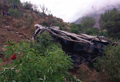 Peru'da Otobüs Uçuruma Yuvarlandi Açiklamasi 24 Ölü, 21 Yarali