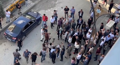 Yüksekova'da PKK Operasyonlarini Protesto Etmek Isteyen Gruba Polisten Müdahale
