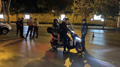 Istanbul'da Motosiklet Sürücülerine Denetim Gerçeklestirildi