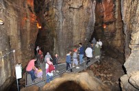 Trabzon'da Kizlar Manastiri, Çal Magarasi Ve Sehir Müzesi'ni Toplam 206 Bin 855 Yerli Ve Yabanci Turist Ziyaret Etti Haberi