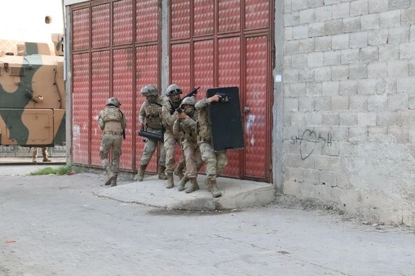 Şanlıurfa'da 'Silah kaçakçılığı' operasyonu: 57 şüpheli yakalandı