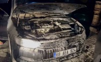 Aksaray'da Seyir Halindeki Otomobilin Motor Bölümü Yandi