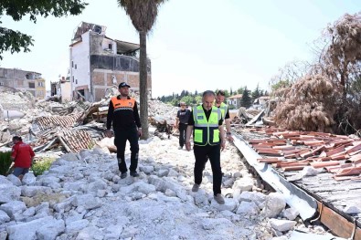 Büyük Depremde Yikilan 752 Yillik Ulu Cami'nin Enkazi Temizleniyor