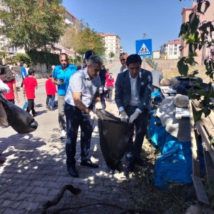 Incesu'da Ögrenciler Poset Poset Çöp Topladi