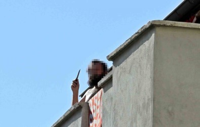 Annesini Rehin Alan Ve Bacagindan Vurularak Etkisiz Hale Getirilen Adam Hastanede Hayatini Kaybetti
