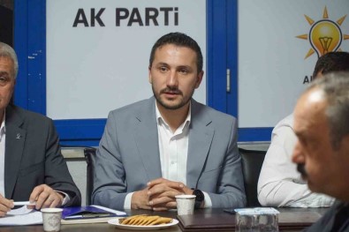 AK Parti'de Ilçe Baskanlari Aday Adayligi Için Istifa Etti