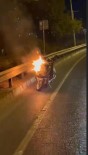 Beyoglu'nda Kuryenin Motosikleti Alev Alev Yandi
