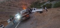 Hakkari-Çukurca Karayolunda Trafik Kazasi Açiklamasi 4 Yarali Haberi
