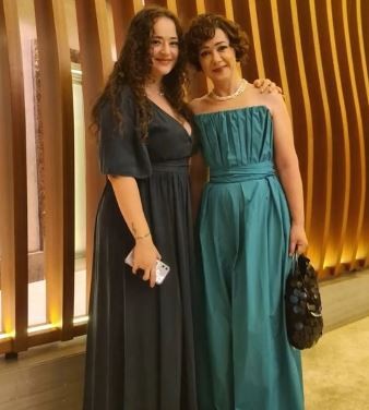Anne-kızın güzelliği hayran bıraktı