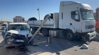 Aksaray'da Tir Ile Hafif Ticari Araç Çarpisti Açiklamasi 2 Yarali