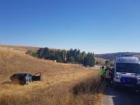 Kontrolden Çikan Otomobil Sarampole Uçtu; 2 Yarali