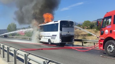 İBB otobüsü alev alev yandı! Geriye hurda yığını kaldı!