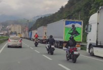Uluslararasi Karayolunda Motosiklet Üzerinde Tehlikeli Yolculuk