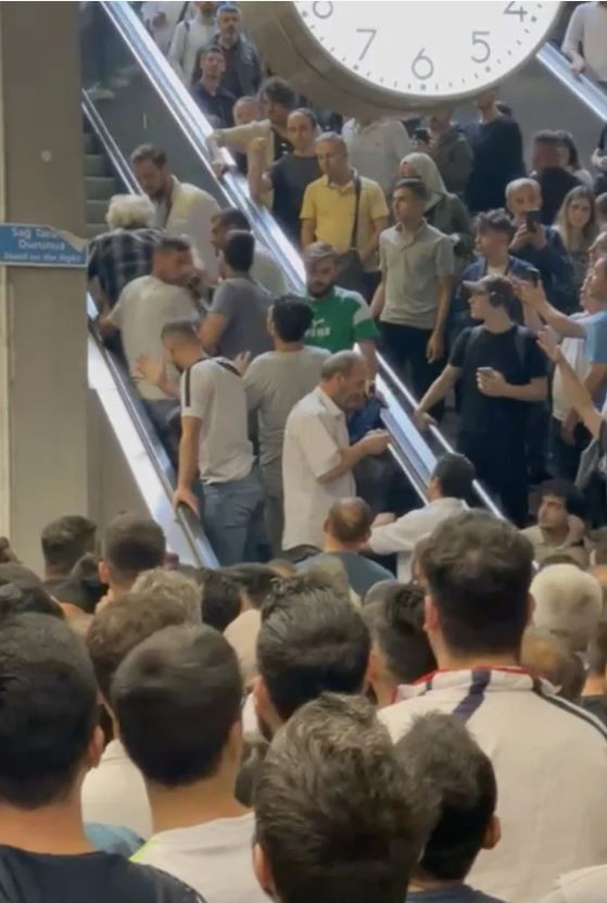 İstanbul'da metroda sabah saatlerinde yoğunluk oluştu! Vatandaşlar mağdur oldu