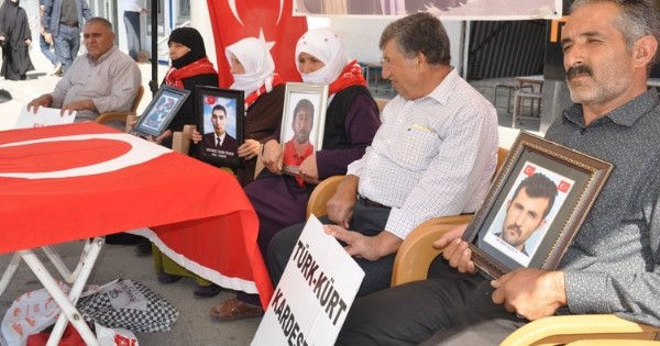 HDP önündeki evlat nöbeti devam ediyor