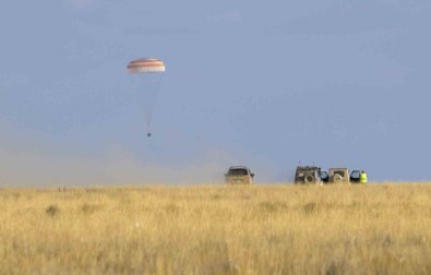 Astronot Ve Kozmonotlar 1 Yil Sonra Dünya'ya Döndü