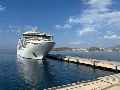 Bodrum'a Dev Gemi Ile Geldiler