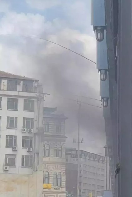 Galata Köprüsü'nde bir restoranda yangın çıktı