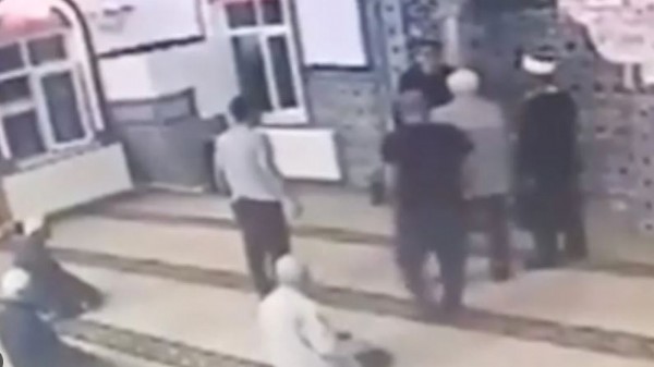 Isparta'daki camide akılalmaz olay! İmama yanaştı 'Ezandan rahatsız oluyorum' dedi