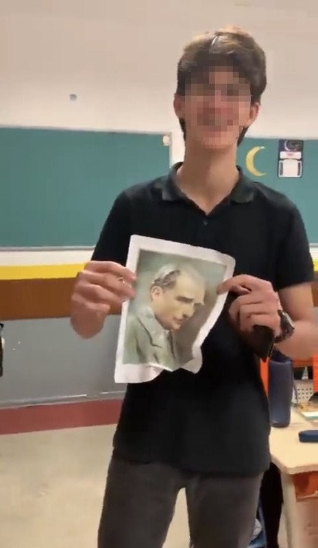 Atatürk’ün fotoğrafıyla uygunsuz hareketler yapmıştı: İşte lise öğrencisi hakkında istenen ceza!