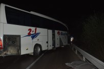 Afyonkarahisar'da Yagmurda Kayan Yolcu Otobüsüne Arkadan Gelen Tir Çarpti Açiklamasi 4 Yarali