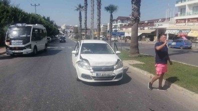 Antalya'da Yaya Geçidinde 3 Araçli Zincirleme Kaza