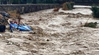 Çanakkale'de şiddetli yağış: Yollar göle döndü