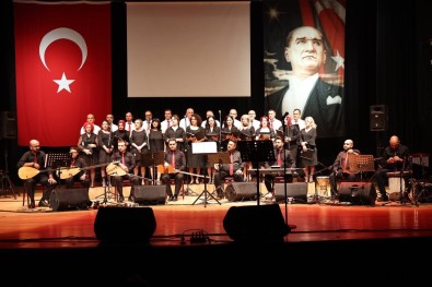 Kütahya Belediyesi Kültür Ve Sanat Akademisi Türk Halk Müzigi Korusu Ilk Konserine Verdi