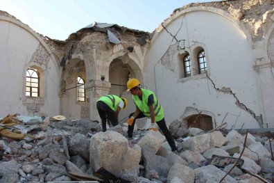 Depremde Yikilan Adiyaman Ulu Cami'de Restorasyon Basladi