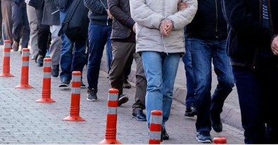 FETÖ'ye İstanbul'da operasyon! 9 gözaltı