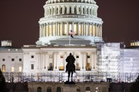 ABD'de Meclis 45 Günlük Kisa Vadeli Bütçe Tasarisini Kabul Etti
