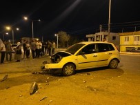 Ceyhan'da Otomobil Motosikletle Çarpisti Açiklamasi 2 Yarali Haberi