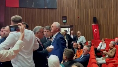 CHP Kocaeli Kongresi olaylı geçti: Çakal! Benim canımı sıkma