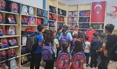 Diyarbakir'da 500 Ögrenciye Kirtasiye Yardimi