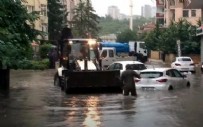İstanbul'da kuvvetli yağış sonrası yine aynı manzara: Cadde ve altgeçitler göle döndü
