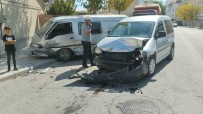 Konya'da Kamyonet Ile Hafif Ticari Araç Çarpisti Açiklamasi 2 Yarali