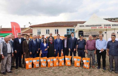 Vali Aygöl, Pazaryeri'nde Tohum Dagitim Programina Katildi