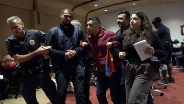 Karabağ hazımsızlığı bunu da yaptırdı: Ermeni provokatörlerden Türk diplomatlara ahlaksız saldırı!