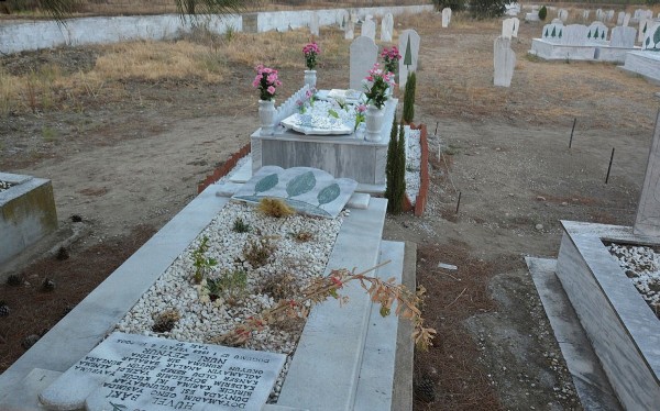 Batı Trakya'da Türk mezarlığına saldırı! 20 mezar tahrip edildi