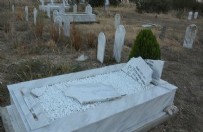 Batı Trakya'da Türk mezarlığına saldırı! 20 mezar tahrip edildi