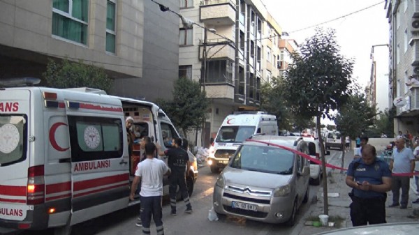 İstanbul'da altı katlı binada yangın faciası: Üç kişi hayatını kaybetti