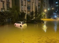 İstanbul'da sağanak yağış etkili oldu! Valilik açıkladı: 2 kişi hayatını kaybetti