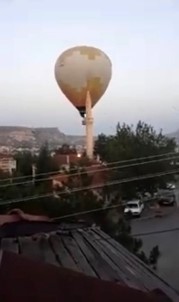 Sicak Hava Balonu Minarenin Alemine Çarpti, Yürekler Agza Geldi